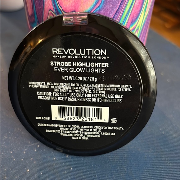 Revolution Strobe Highlighter - Picture 2 of 2